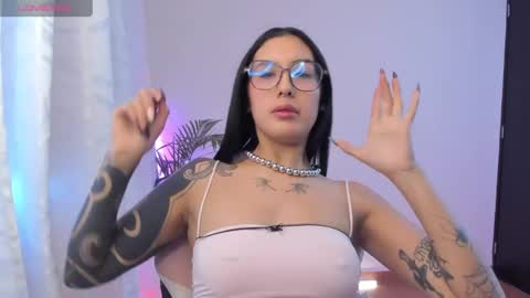 Snapshot of doll_waif chatting on 12.31.24 veronica Independent model online show from 12.31.24