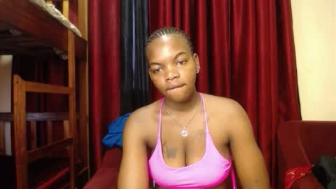 Snapshot of dollface_bella chatting on 10.12.25 Bella online show from 10.12.25