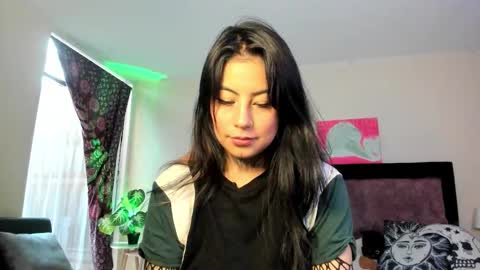 Snapshot of dollhoneycam chatting on 12.13.25 HONEY online show from 12.13.25