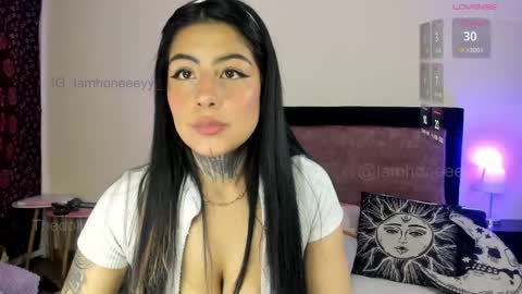 Snapshot of dollhoneycam chatting on 03.23.26 HONEY online show from 03.23.26