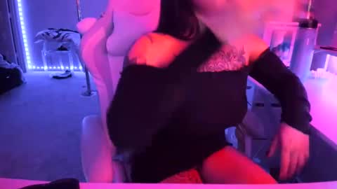 DOLLLFACE online show from 09.10.25