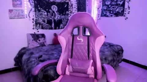 dolly_bones online show from 10.31.25