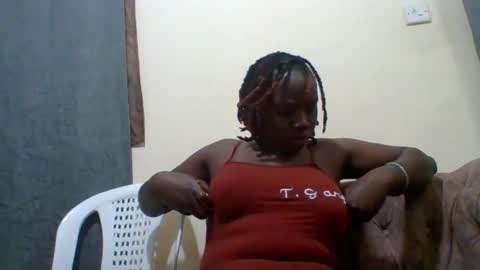 Snapshot of dollyvee chatting on 11.08.25 dollyvee online show from 11.08.25