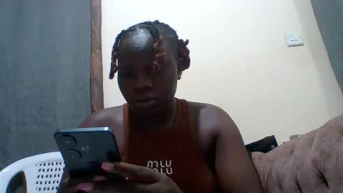 Snapshot of dollyvee chatting on 11.30.25 dollyvee online show from 11.30.25