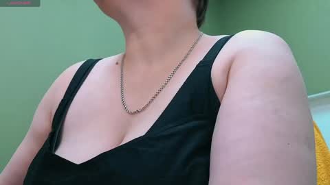 Snapshot of doloressea chatting on 04.12.26 DoloresSea online show from 04.12.26