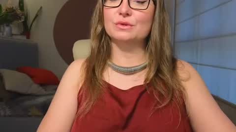 Snapshot of dom_mummy chatting on 06.14.26 DOM MUMMY online show from 06.14.26