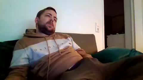 Snapshot of dombio_12 chatting on 02.28.25 dombio_12 online show from 02.28.25