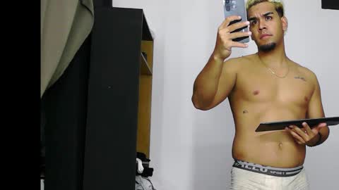 Snapshot of dombylogan chatting on 03.10.26 Logan online show from 03.10.26