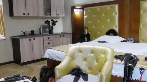 Snapshot of domcaprisse chatting on 02.16.25 domcaprisse online show from 02.16.25