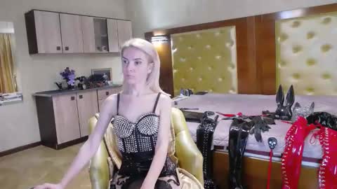 domcaprisse online show from 04.21.26
