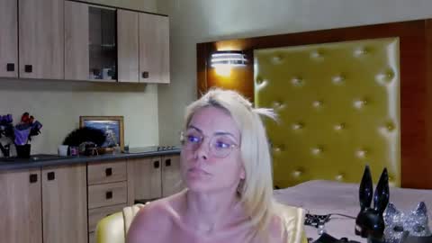 Snapshot of domcaprisse chatting on 06.27.26 domcaprisse online show from 06.27.26