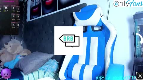 Snapshot of domenique_stoll chatting on 11.27.25 DAVID 3 online show from 11.27.25