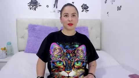 Snapshot of domina0 chatting on 10.28.25 domi online show from 10.28.25