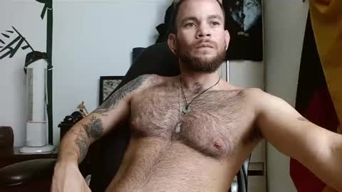 Logan - INDEPENDET MODEL online show from 07.10.26