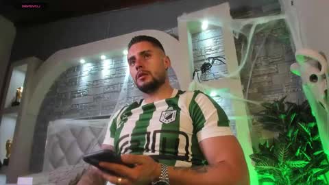 Snapshot of dominic_de_luca chatting on 10.27.25 dominic de luca online show from 10.27.25