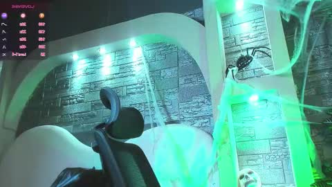 Snapshot of dominic_de_luca chatting on 10.29.25 dominic de luca online show from 10.29.25