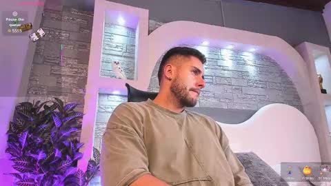 Snapshot of dominic_de_luca chatting on 12.02.25 dominic de luca online show from 12.02.25