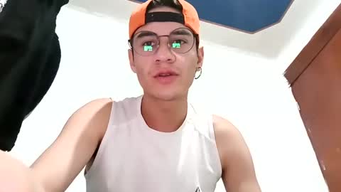 Snapshot of dominic_radccliffe chatting on 12.03.24 Your real love online show from 12.03.24