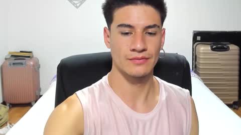 Snapshot of dominic_radccliffe chatting on 09.11.25 Your real love online show from 09.11.25