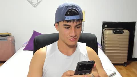 Snapshot of dominic_radccliffe chatting on 09.16.25 Your real love online show from 09.16.25