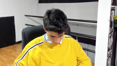 Snapshot of dominic_radccliffe chatting on 11.26.25 Your real love online show from 11.26.25