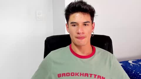 Snapshot of dominic_radccliffe chatting on 12.01.25 Your real love online show from 12.01.25