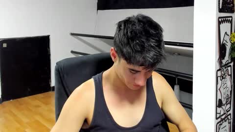 Snapshot of dominic_radccliffe chatting on 12.18.25 Your real love online show from 12.18.25