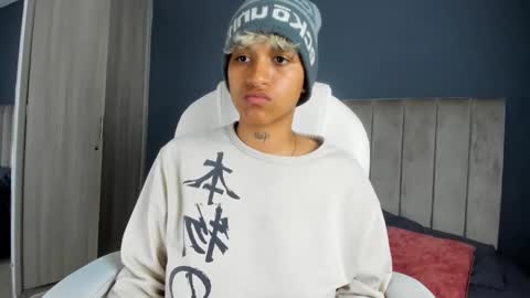 Snapshot of dominick_joness chatting on 01.05.25 Dominick online show from 01.05.25