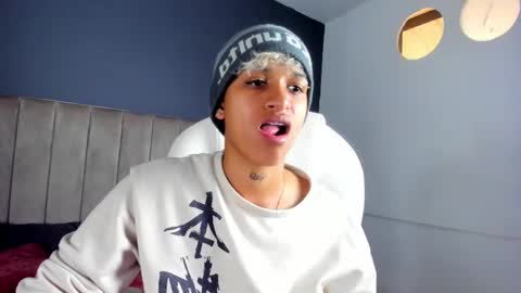 Snapshot of dominick_joness chatting on 01.05.25 Dominick online show from 01.05.25