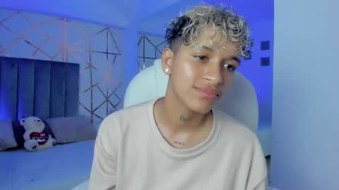 Snapshot of dominick_joness chatting on 01.09.25 Dominick online show from 01.09.25