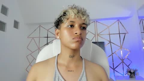 Snapshot of dominick_joness chatting on 01.11.25 Dominick online show from 01.11.25