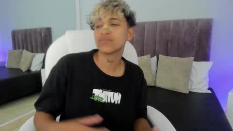 Snapshot of dominick_joness chatting on 02.12.25 Dominick online show from 02.12.25