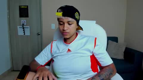 Snapshot of dominick_joness chatting on 09.10.25 Dominick online show from 09.10.25