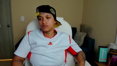 Snapshot of dominick_joness chatting on 09.10.25 Dominick online show from 09.10.25