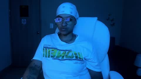 Snapshot of dominick_joness chatting on 10.04.25 Dominick online show from 10.04.25