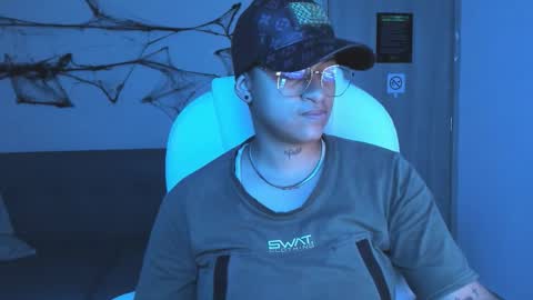 Snapshot of dominick_joness chatting on 10.07.25 Dominick online show from 10.07.25