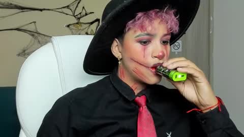 Snapshot of dominick_joness chatting on 10.12.25 Dominick online show from 10.12.25