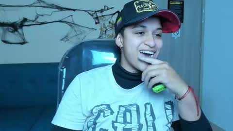 Snapshot of dominick_joness chatting on 10.21.25 Dominick online show from 10.21.25