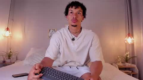 Snapshot of dominik_drake chatting on 06.19.26 Dominik Drake online show from 06.19.26