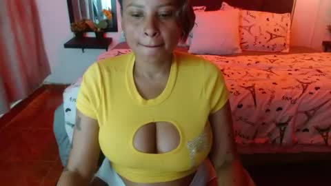 Snapshot of domink_gilr chatting on 06.10.26 D O M I N K online show from 06.10.26