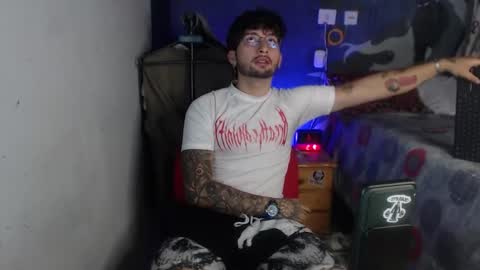 Snapshot of dominus_kane chatting on 11.12.25 dominus_kane online show from 11.12.25