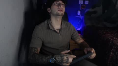 Snapshot of dominus_kane chatting on 12.04.25 dominus_kane online show from 12.04.25