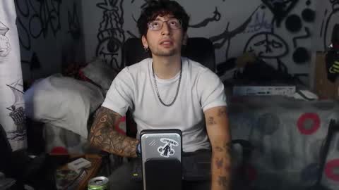 Snapshot of dominus_kane chatting on 12.17.25 dominus_kane online show from 12.17.25