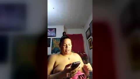 Snapshot of domtstopgal chatting on 06.12.26 domtstopgal online show from 06.12.26