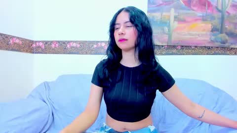 Snapshot of dona_and_carl2 chatting on 12.22.25 DONA Y CARL online show from 12.22.25