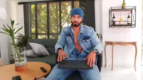 Snapshot of donn_cruz chatting on 09.12.25 Victor online show from 09.12.25