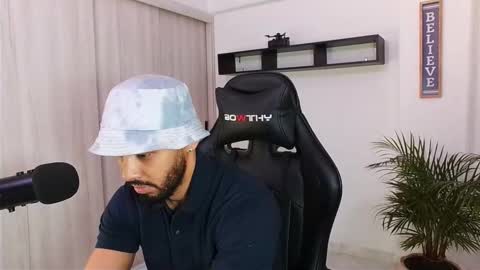 Snapshot of donn_cruz chatting on 10.01.25 Victor online show from 10.01.25