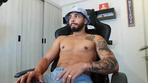 Snapshot of donn_cruz chatting on 10.08.25 Victor online show from 10.08.25