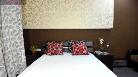 Donna On GMT2 Mon-Fri 3-9 AM online show from 01.06.25