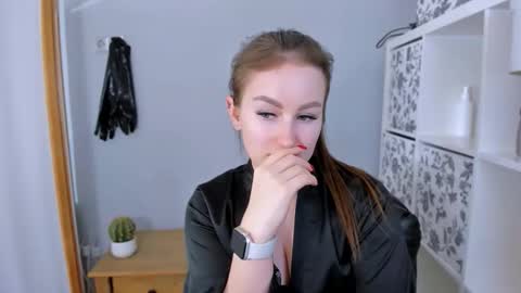 DonnaSensual online show from 12.13.25